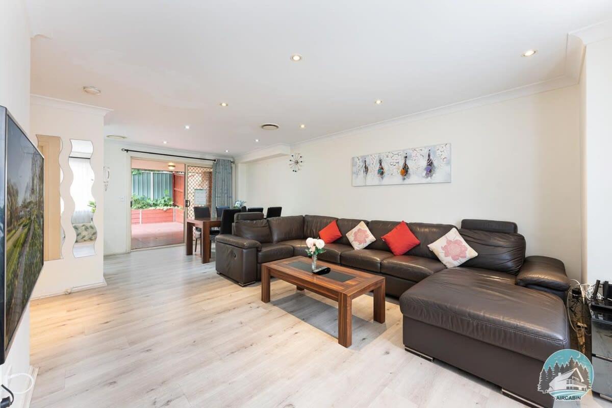 Holiday home Aircabin - Seven Hills - Lovely - 3 Beds Townhouse Blacktown