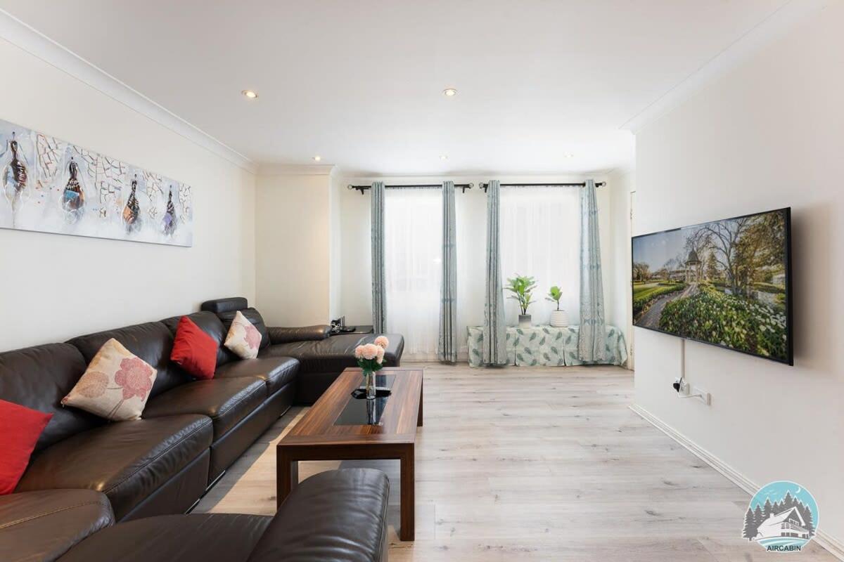 Holiday home Aircabin - Seven Hills - Lovely - 3 Beds Townhouse Blacktown